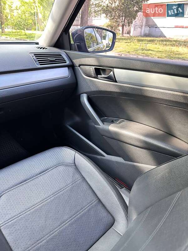 Седан Volkswagen Passat 2013 в Києві