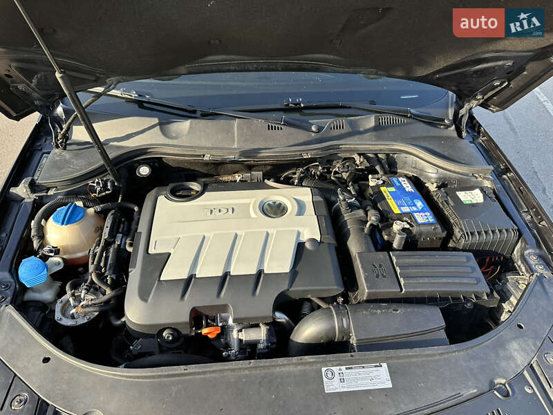 Седан Volkswagen Passat 2010 в Ромнах