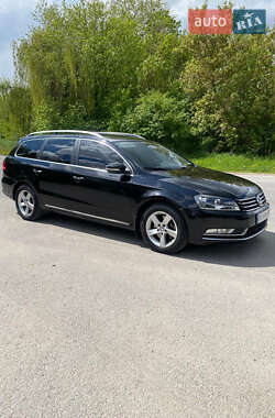 Універсал Volkswagen Passat 2012 в Тернополі