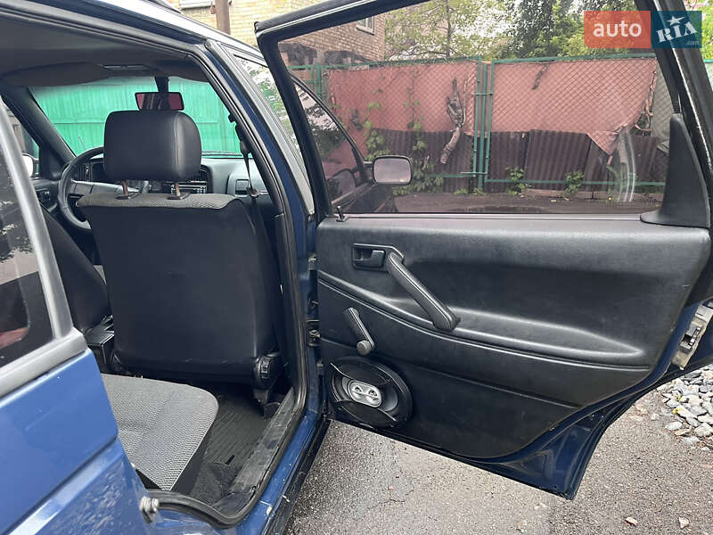 Универсал Volkswagen Passat 1990 в Киеве