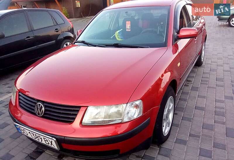 Седан Volkswagen Passat 1998 в Новоукраинке