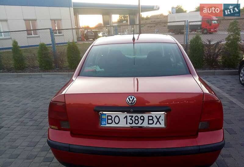 Седан Volkswagen Passat 1998 в Новоукраинке
