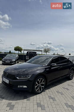 Седан Volkswagen Passat 2015 в Іршаві