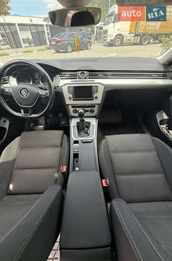Седан Volkswagen Passat 2015 в 