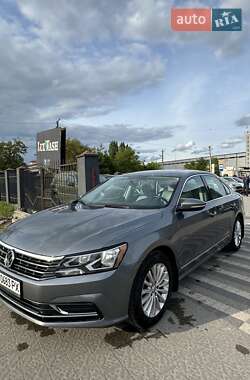 Седан Volkswagen Passat 2016 в Львове