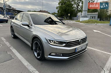 Седан Volkswagen Passat 2015 в Львові