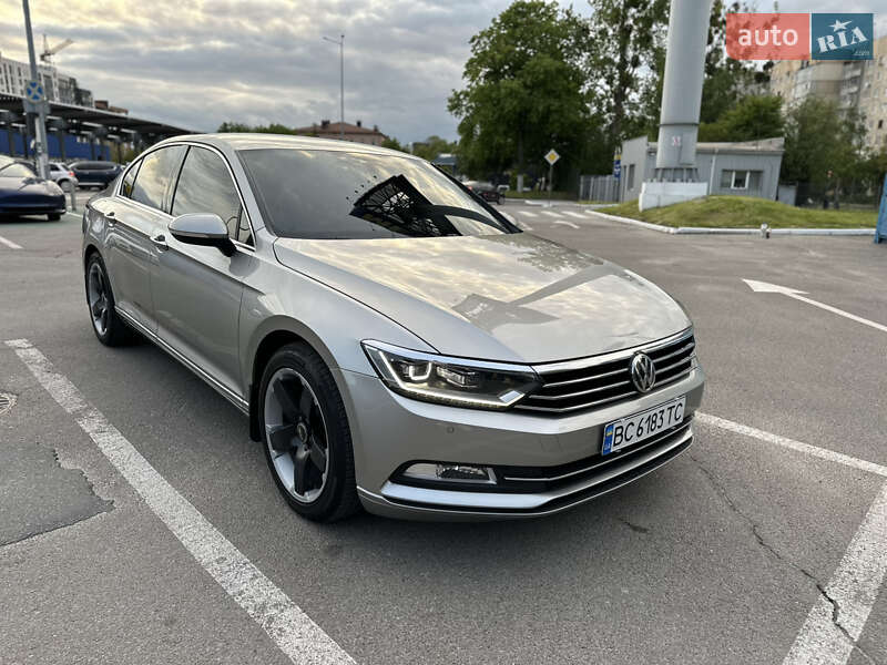 Седан Volkswagen Passat 2015 в 