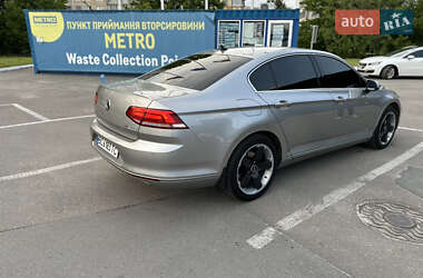 Седан Volkswagen Passat 2015 в 
