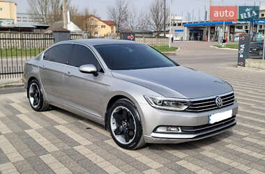 Седан Volkswagen Passat 2015 в 