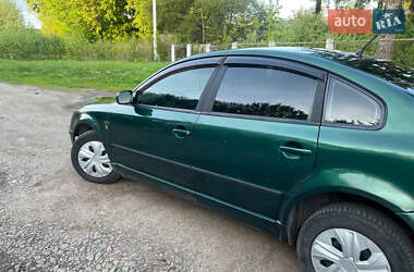 Седан Volkswagen Passat 1999 в 