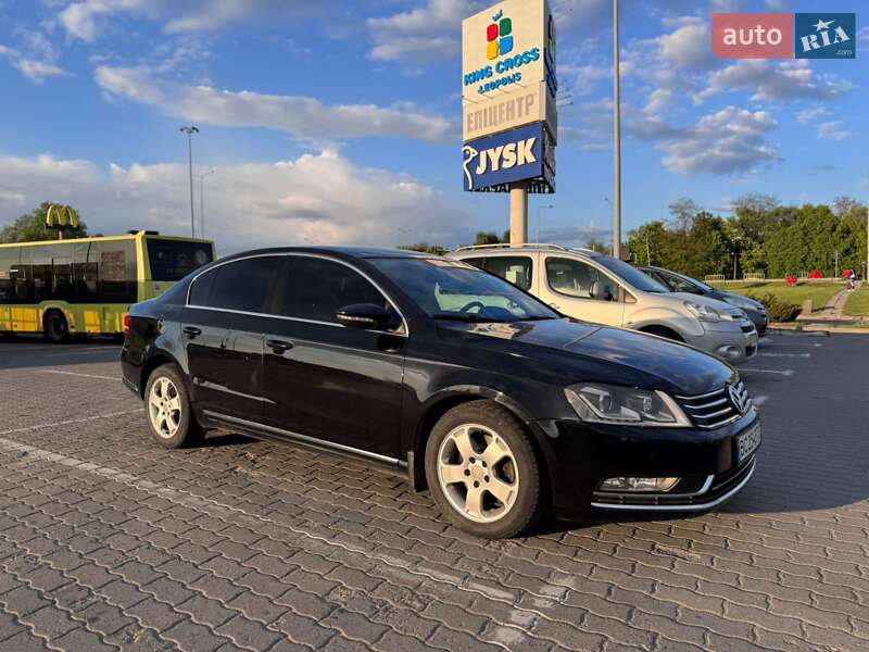 Седан Volkswagen Passat 2011 в Стрые