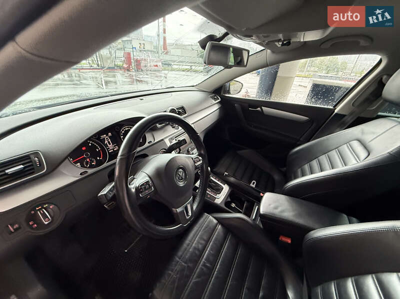Универсал Volkswagen Passat 2013 в Киеве