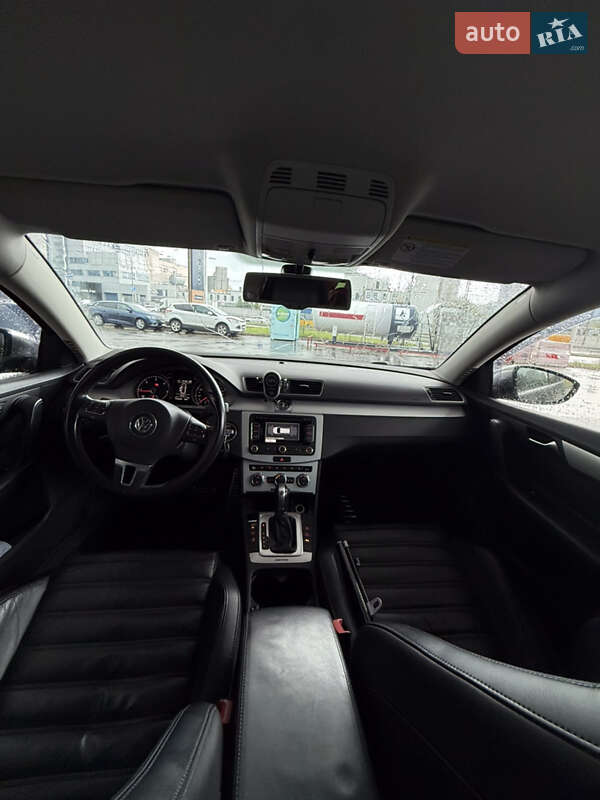 Универсал Volkswagen Passat 2013 в Киеве