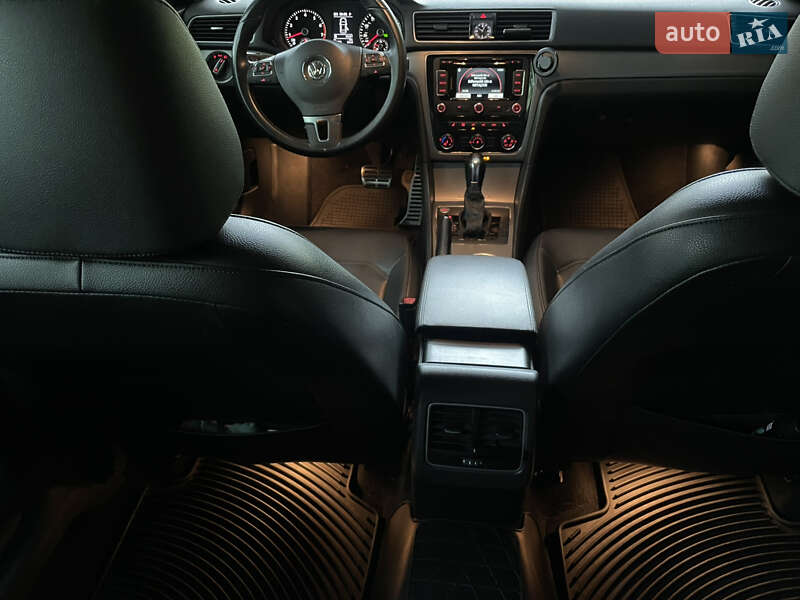 Седан Volkswagen Passat 2013 в Харькове