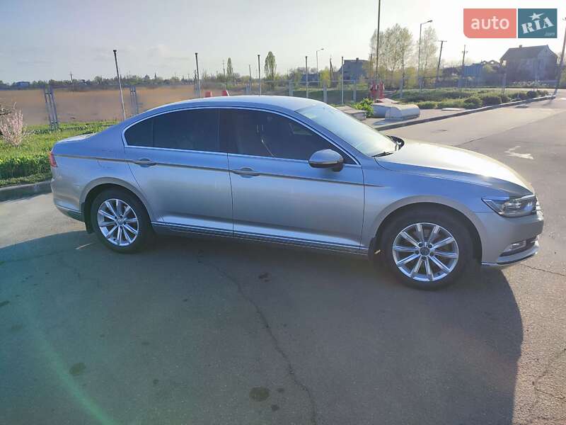 Седан Volkswagen Passat 2015 в Петропавлівці