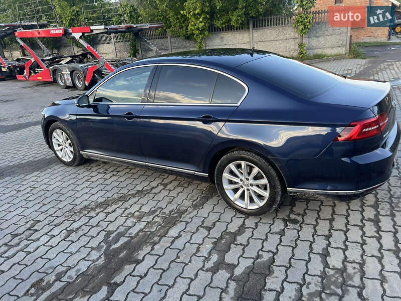 Седан Volkswagen Passat 2017 в Львове