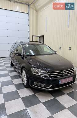 Універсал Volkswagen Passat 2012 в 