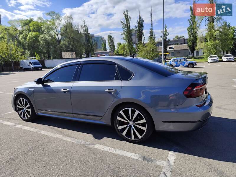 Седан Volkswagen Passat 2018 в Киеве