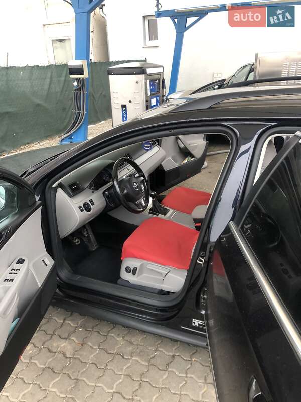 Універсал Volkswagen Passat 2010 в 