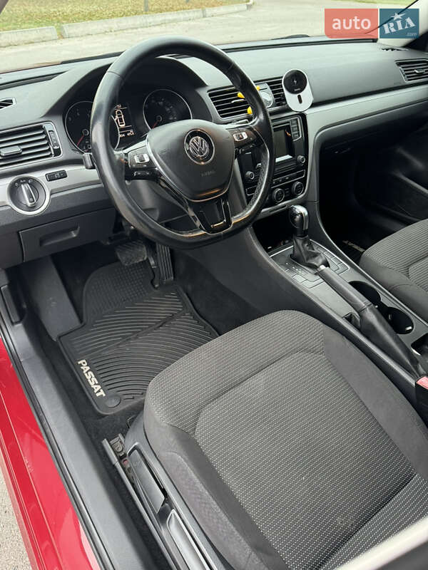 Седан Volkswagen Passat 2016 в Олександрії