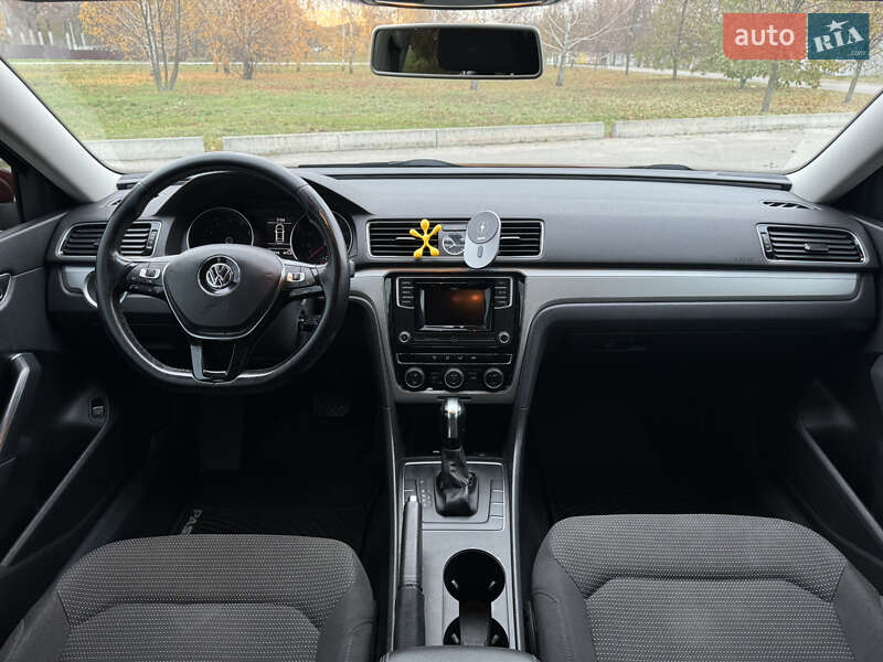 Седан Volkswagen Passat 2016 в Олександрії