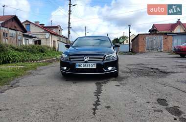 Седан Volkswagen Passat 2011 в Сокале