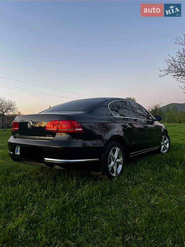 Седан Volkswagen Passat 2013 в Мукачевому