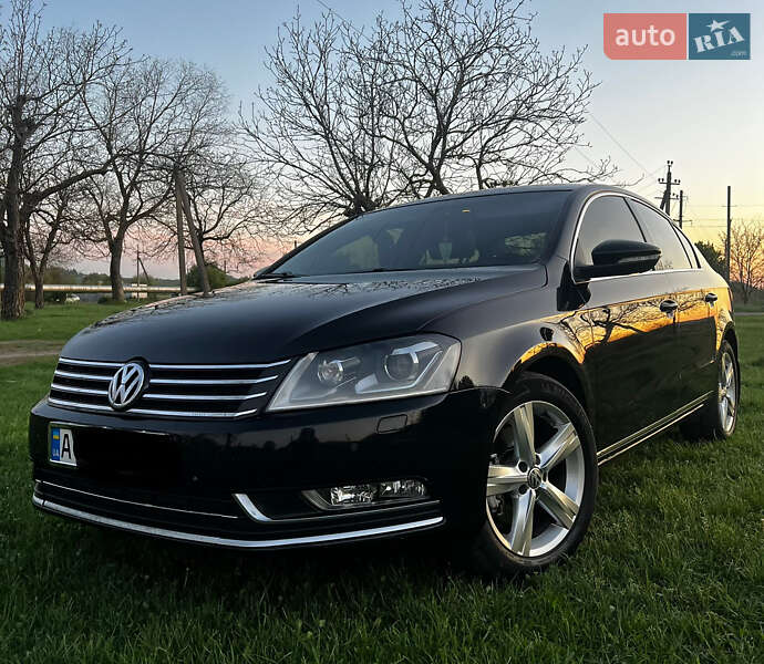 Седан Volkswagen Passat 2013 в Мукачевому