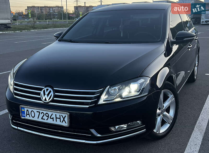 Седан Volkswagen Passat 2013 в Мукачевому