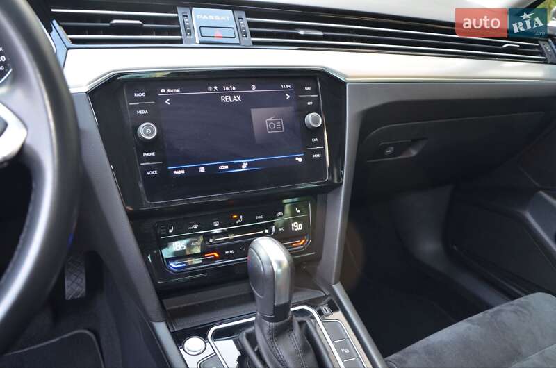 Седан Volkswagen Passat 2020 в Львові