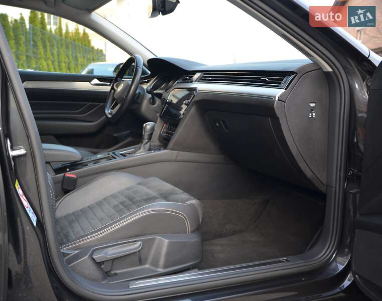 Седан Volkswagen Passat 2020 в Львові