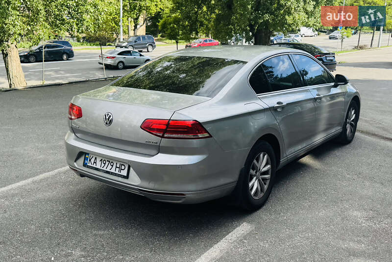Седан Volkswagen Passat 2017 в Києві