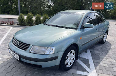Седан Volkswagen Passat 1998 в Виннице