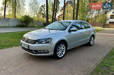 Седан Volkswagen Passat 2012 в Коростене