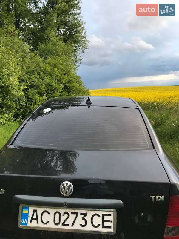 Седан Volkswagen Passat 1999 в Нововолынске