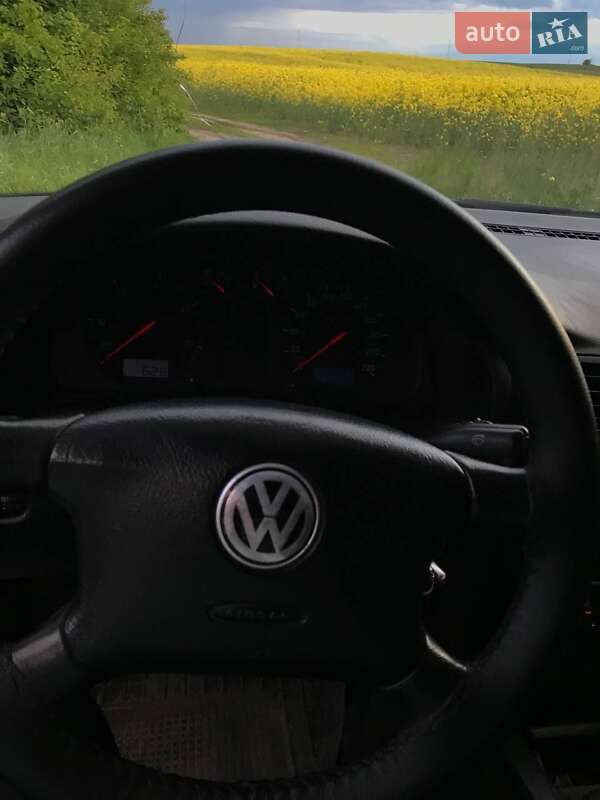 Седан Volkswagen Passat 1999 в Нововолынске