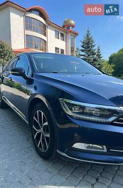 Седан Volkswagen Passat 2015 в Львове