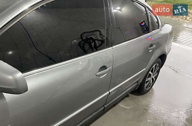 Седан Volkswagen Passat 2001 в 