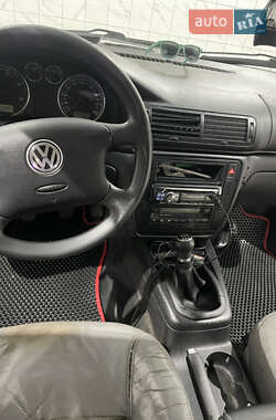 Седан Volkswagen Passat 2001 в 