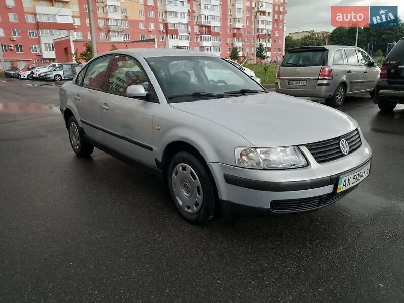 Седан Volkswagen Passat 1999 в 