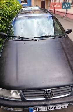Универсал Volkswagen Passat 1995 в Ровно