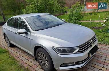Седан Volkswagen Passat 2015 в Киеве