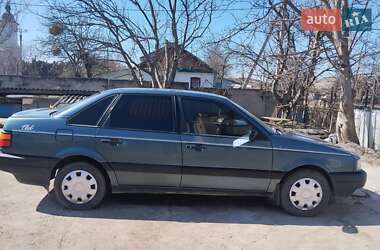Седан Volkswagen Passat 1990 в Ізяславі