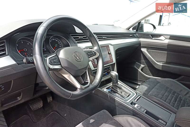 Универсал Volkswagen Passat 2021 в Киеве