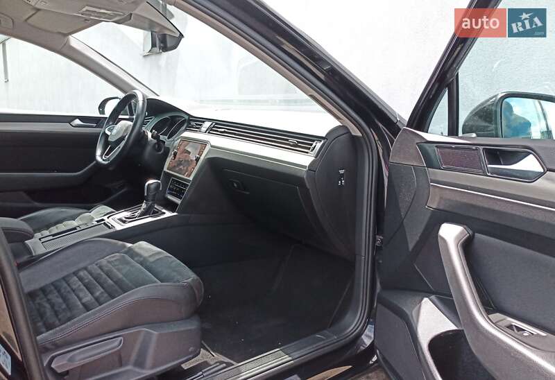 Универсал Volkswagen Passat 2021 в Киеве