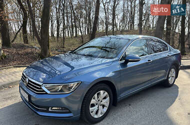 Седан Volkswagen Passat 2015 в Львове