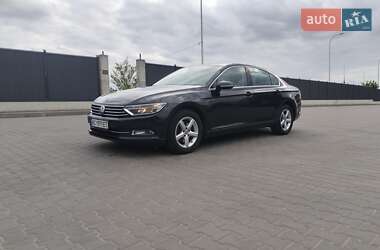 Седан Volkswagen Passat 2017 в Луцьку