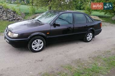 Седан Volkswagen Passat 1994 в 