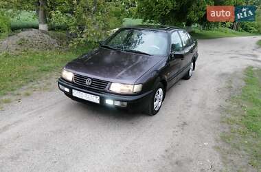 Седан Volkswagen Passat 1994 в 