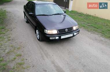 Седан Volkswagen Passat 1994 в 